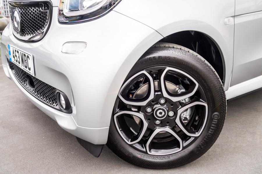 Детали экстерьера Smart EQ ForTwo Prime Coupe (C453) 2018 года  (UK) (фото 28 из 35)